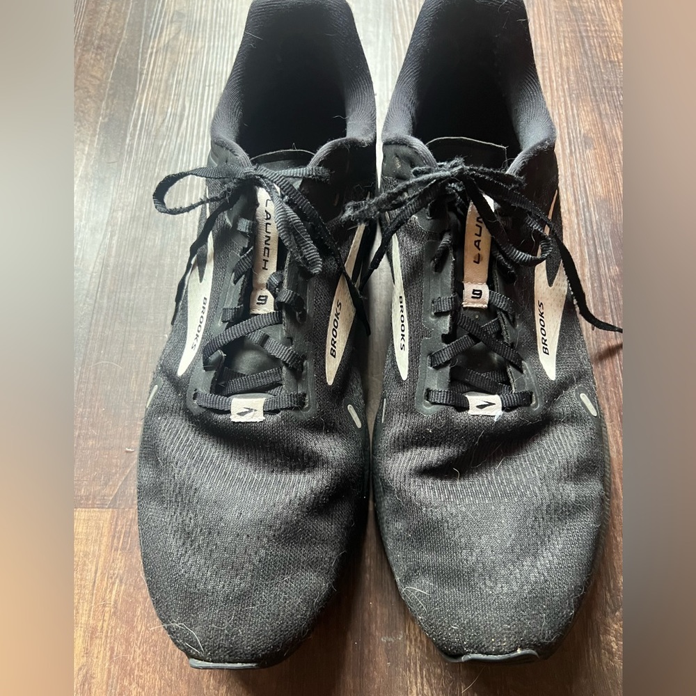 Men’s Brooks Tennis Shoes size 13